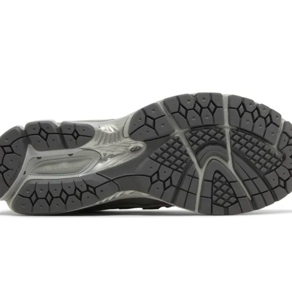 New Balance Silver and Gray Athletic Sneakers - Picture 4 of 9